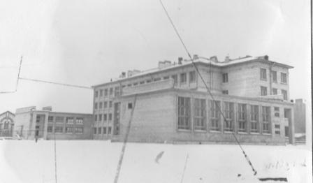 Первая фотография школы